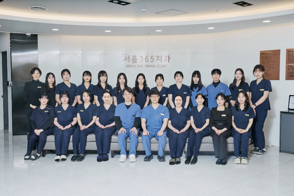 서울365치과 의료진 단체사진